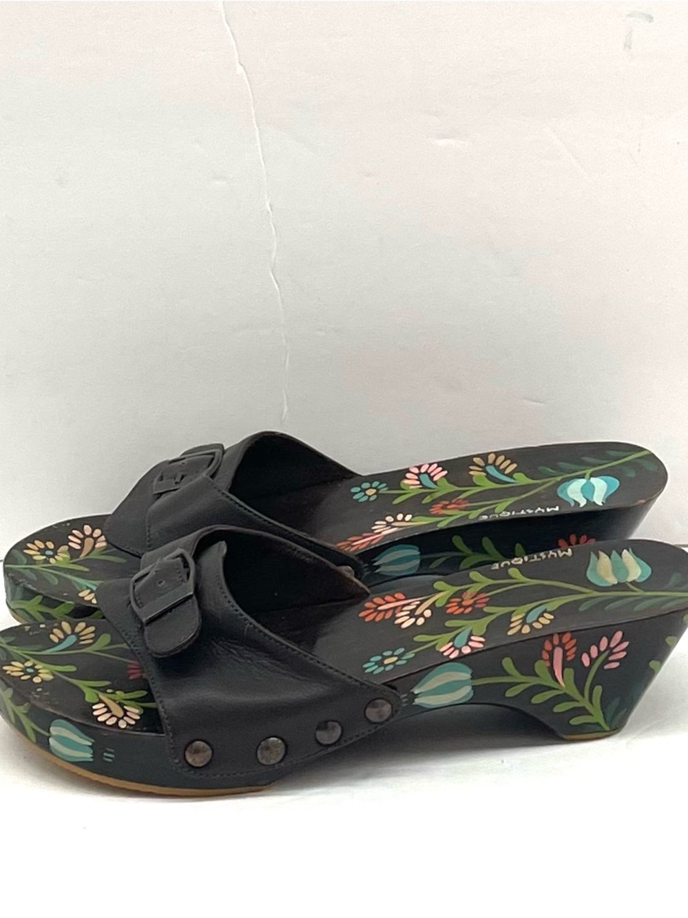 Mystique American vintage black floral clogs Sz 6